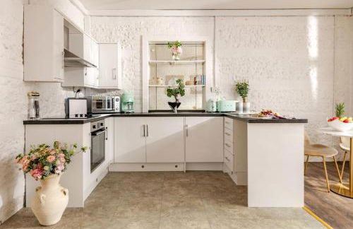 Primrose Luxury Cottage with Private Hot tub - Photo 5