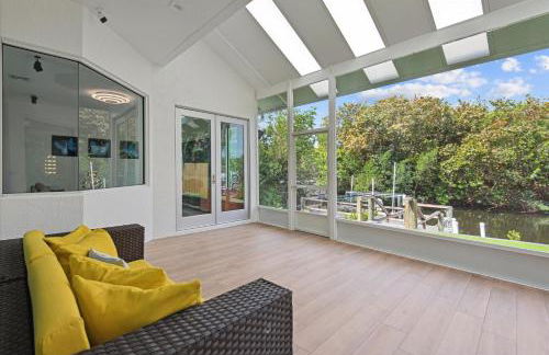 Luxury Modern Waterfront House in BEST Location! King Bed Suite & Close to Beach - Photo 29