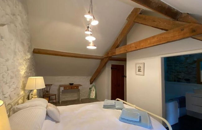 Idlewild Animal Sanctuary Farmhouse Stay - Charity - Photo 3