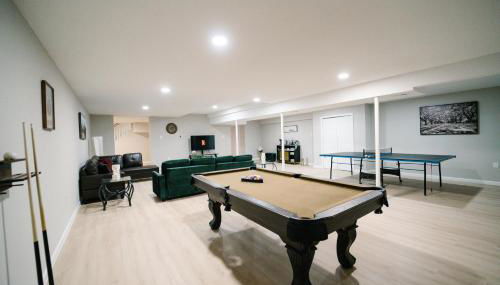 Spacious 5BR 3BA Free Parking Minutes to DC with Pool - Foto 3, Game Room