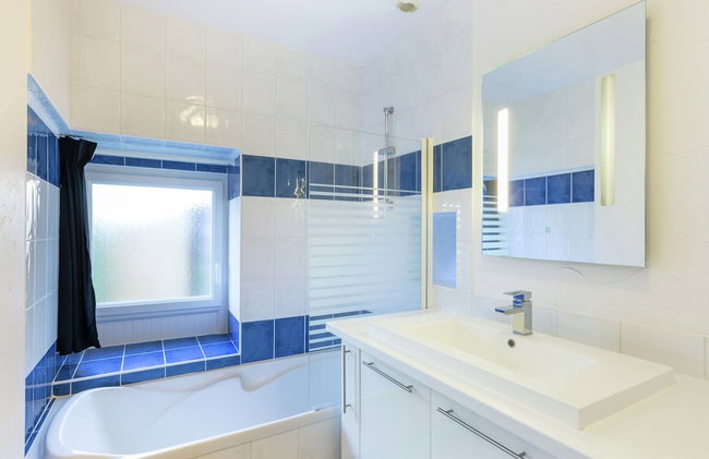 Peaceful Holiday Home in Plouguin With Indoor Pool - Foto 104