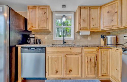 Treetop & Waterfront! Hot Tub, Kayaks, Game Room - Foto 33