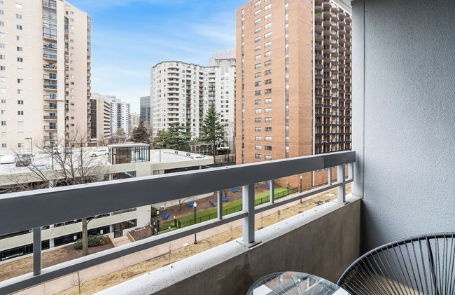 Crystal City Apartments near Reagan Airport - We Host - Photo 67