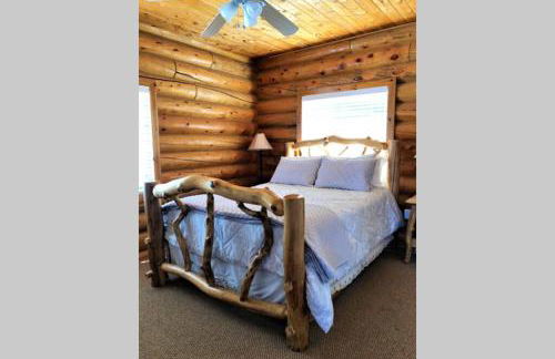 Red Rock Ranch Log Cabin: Large, Fully Furnished - Foto 13