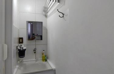 Seu Apto Praia da Costa 2 Sala Quarto Banheiro 1 Cama casal e 2 Camas Solteiro Econômico Local Excelente Ar Cond Frigobar Microondas Tv Todo Seu Centro - Foto 16