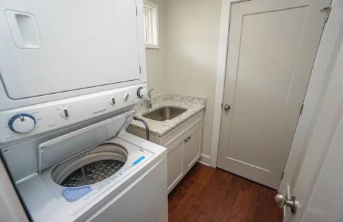 Beautiful, Modern Getaway in Historic Downtown Beaufort - Foto 13