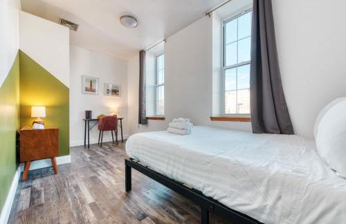 Stairway 3BR Apt w W D Ideal for Groups - Foto 28