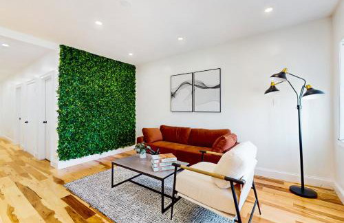 Shop, Dine, Unwind! Gateway to Boston Sights - Foto 1