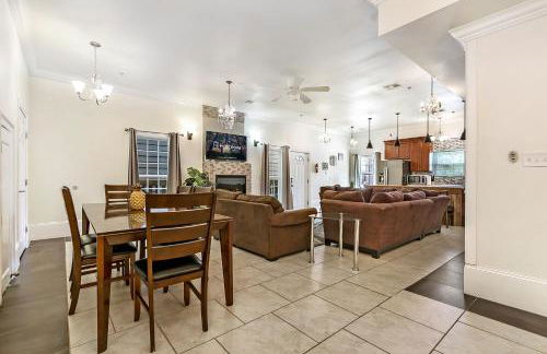 Modern 4BR City Condo 5min drive to FQ - Foto 24