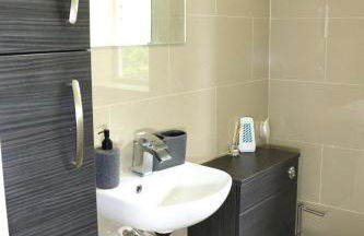 Heathrow Modern House with Parking & Fast WiFi - Foto 39