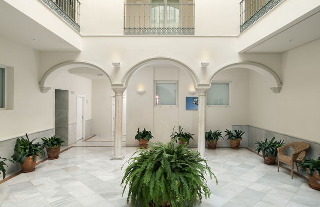Suites Sevilla Plaza Apartamentos - Foto 33