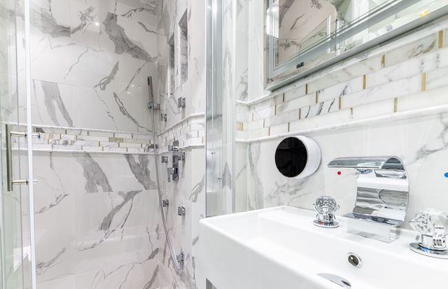 A Little Slice Of Luxury - Photo 22