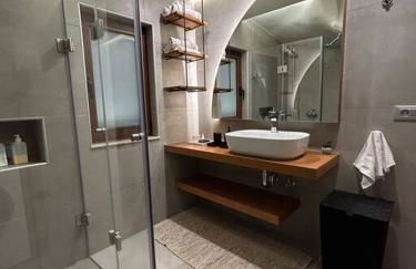 Villa Recluso-3 bd luxury country villa, huge heated pool with hydromassage, individual bbq & large yard, mountain view - Photo 20