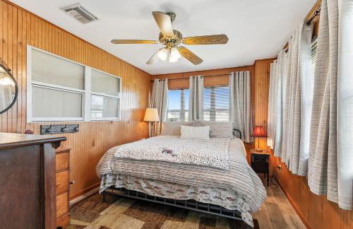 Port Sulphur Retreat with 2 Balconies and Arcade - Foto 9