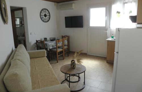 Angela's Nest - Photo 3