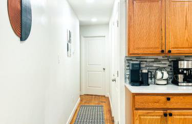 Lux Designer Home with Gaming Rm - Foto 14