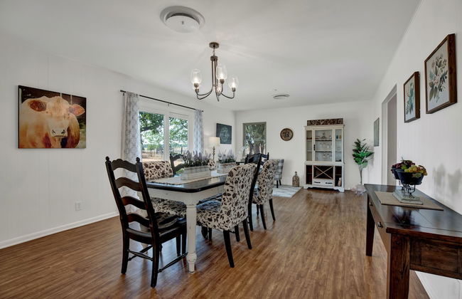 Spacious Home - Fire Pit, BBQ and Outdoor Seating! - Foto 24