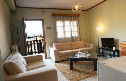 Small Town Apartment - Photo 6