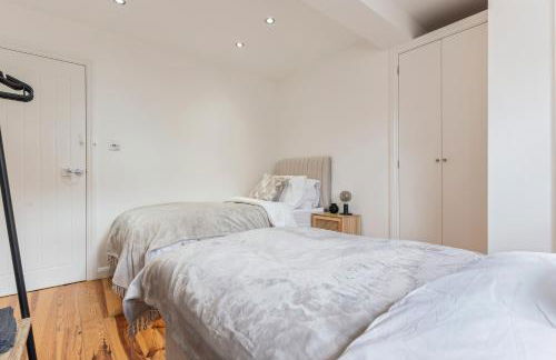 Charming 2-Bed Flat with Garden in London - Foto 12