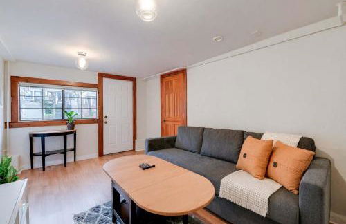 Quaint and Charming 2BR APT in Central Oakland - Photo 10