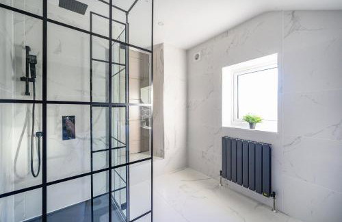 Spacious 6 Bedroom Escape with Hot Tub, Games Room & Karaoke in Yorkshire - Foto 57