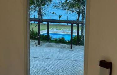 Condomínio pé na areia, super novo e confortável. - Foto 14