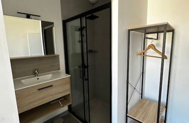 3 pièces spacieux plein centre, parking,clim, terrasse, jardin - Foto 9