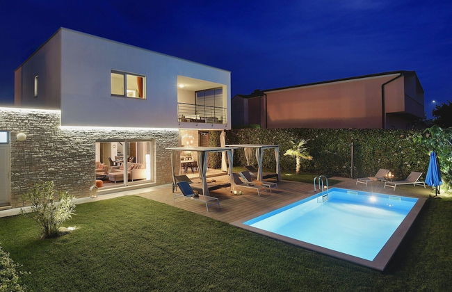 Modern Holiday Home in Novigrad With Pool - Foto 17