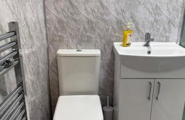 Stylish Modern Gatwick Studio, Free Parking, Free WiFi - Foto 5