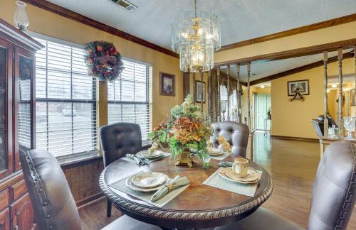 Pool and Large Covered Patio! Decatur Family Getaway - Foto 8