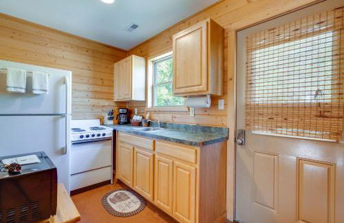 Cozy Columbia Cabin with Shared Lake Dock! - Foto 9