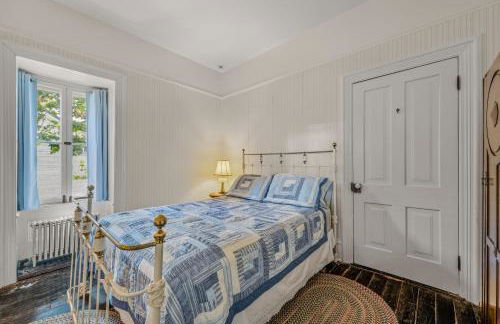 The Manor - Historic Mansion, Wifi, Covered Porch, Screen Porch, King Bed, Walk to Spas, Shops & Restaurants - Foto 63