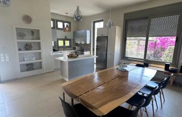 Seaside Villa with Private Football Pitch - Foto 4