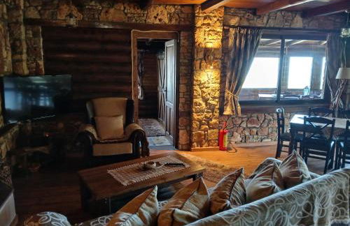 Artemis' Stone House - Photo 8