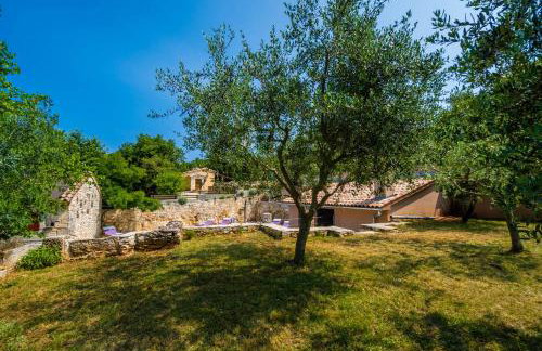 LUXURY VILLA ON SPACIOUS PRIVATE PROPERTY - Photo 69