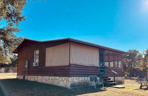 VINTAGE RIVER CAMP CABIN! PRIVATE RIVER ACCESs! - Foto 30