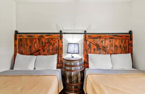 TN Whiskey Cabin- Lake and Mtn Views- Covered Deck- Game Room- Pool Table- Pets - Foto 18