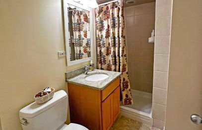 Spacious and Modern 3BD 2BA Home- Garage Parking! - Foto 13