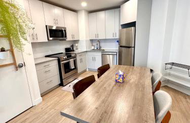 Peaceful Quiet Spacious New Modern Penthouse 3-Bedroom Apartment with a Balcony - Foto 29