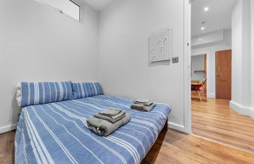 Shortlet Express, Stunning 3 bedroom apartment by Barking station - Foto 10