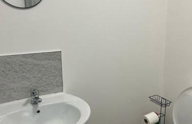 Elegant 2BR Escape Ideal for Long Stays - Foto 18