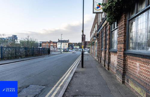 2ndHomeStays-Digbeth-B12 I Large Stylish 2-Bed Apartment I Ensuite I Sleeps 6 I Free Parking & WiFi I Perfect for Work Stays, Relocations & Holiday I Near Birmingham Project Sites & Attractions - Foto 56