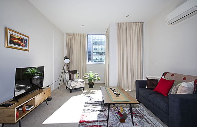 Spacious 1-Bedroom Apartment With Parking - Photo 5