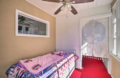 Sun-Dappled Retreat Walk to Restaurants! - Foto 22