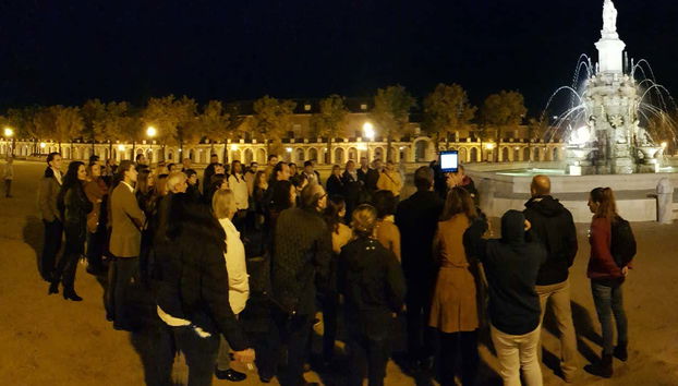 Il gruppo del tour in plaza de la Mariblanca