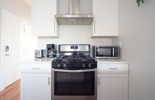 Jennifer's Modern Federal Hill Apt w Private Deck - Foto 8