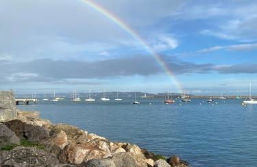 Little Trevio - seaside haven with parking and sea views - Photo 46