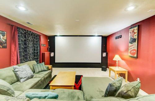 *H* 5BR Home Getaway w/HOT TUB ** - Foto 25