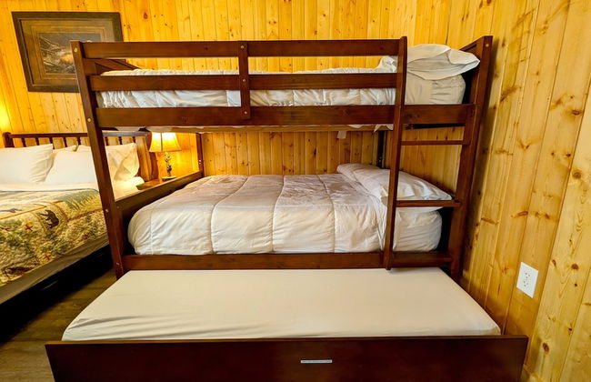 Yellowstone's Treasure Cabins - Photo 14