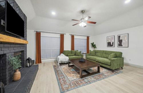 Sunny Door Escape - Entire House in Richmond TX with Cowboy Pool - Foto 10